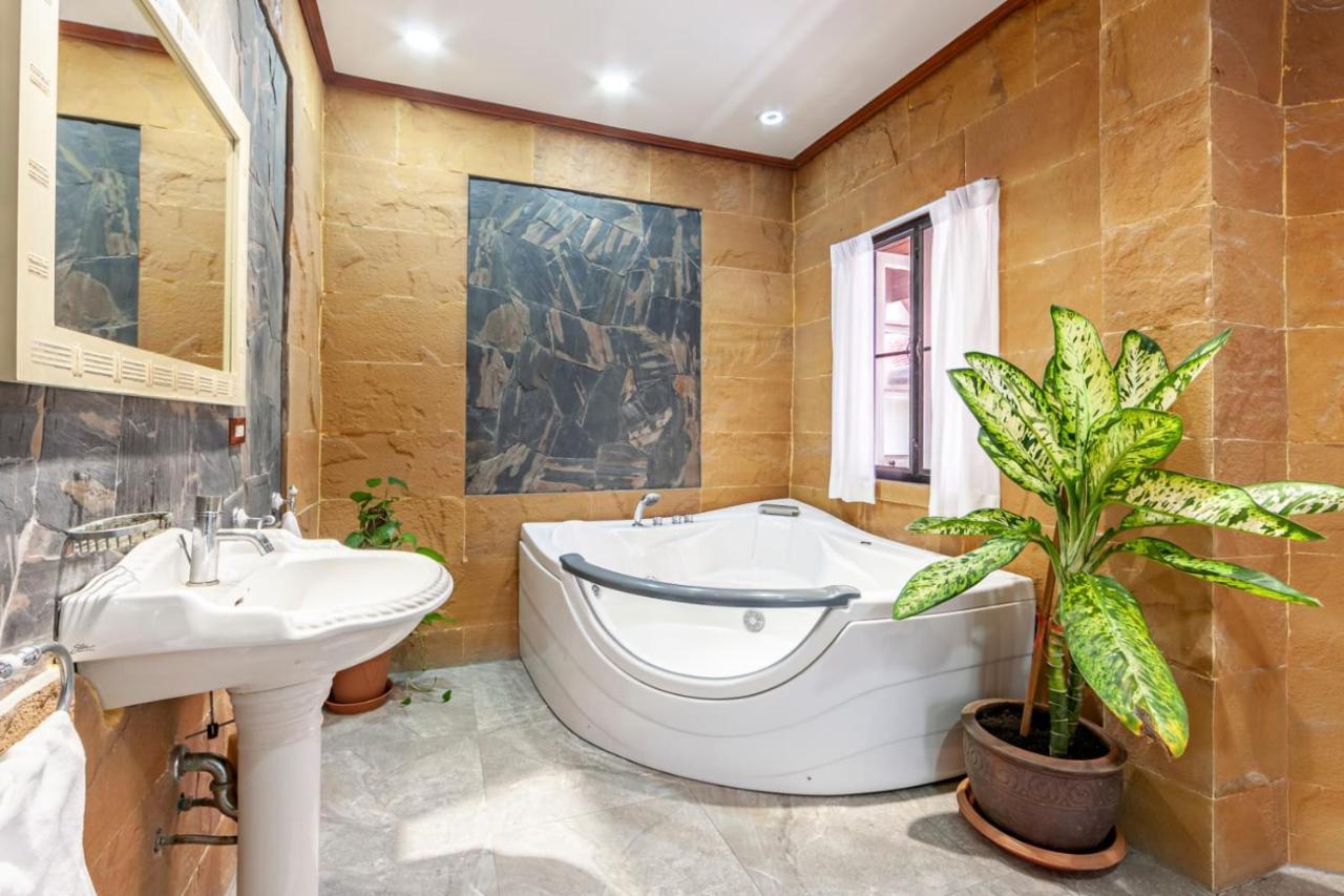 Villa Cologne​ @Nanai Villa Patong Kültér fotó